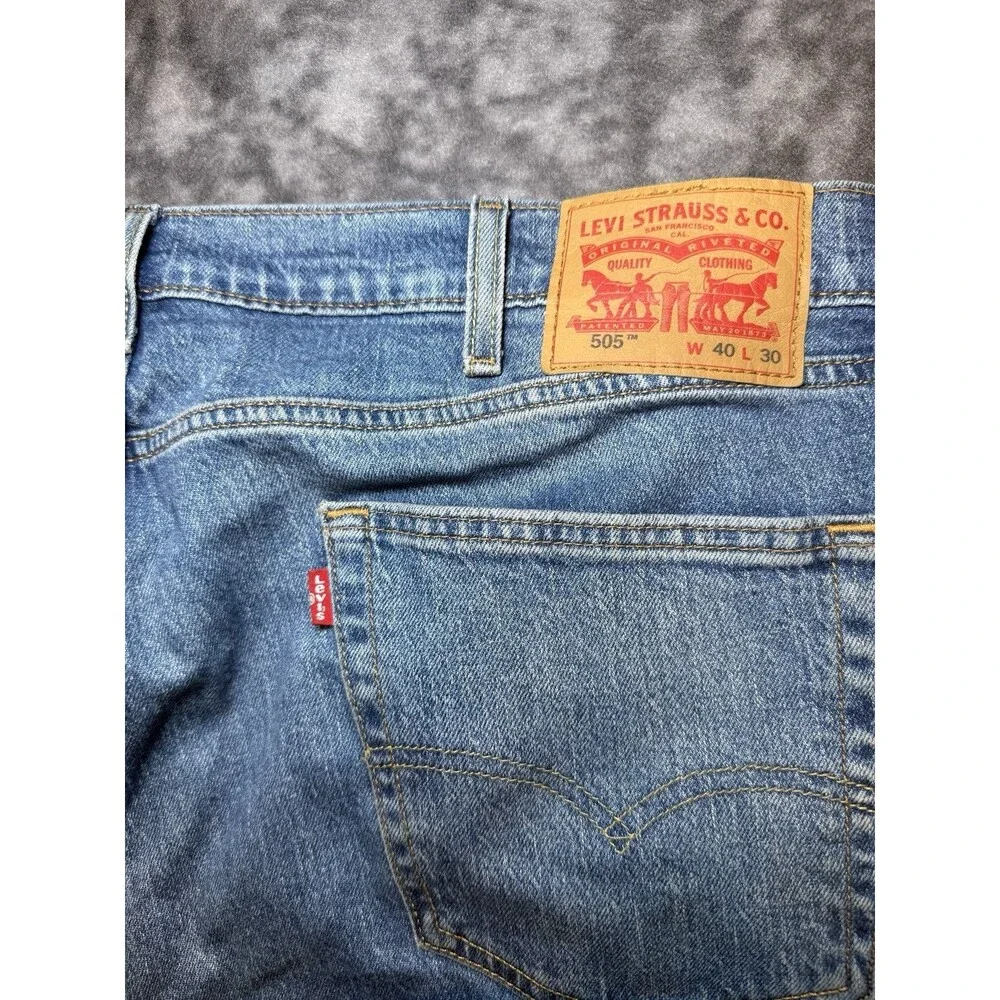 Levi's Men's 505 Blue Light Wash Straight Fit Stretch Denim Jeans 5-Pocket